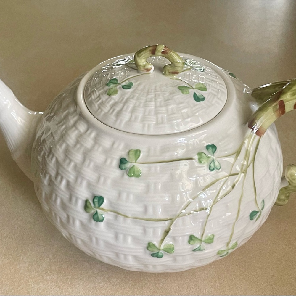 Belleek Pottery Ireland Vintage XL Woven Shamrock Tea Pot Cream Green Like New